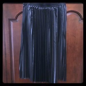 Black pleated skirt